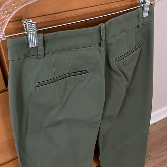 J Crew size 4 cropped army green cotton pants. Like new condition. - Picture 6 of 7